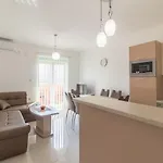 Car Apartman *