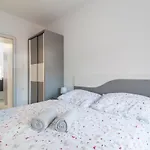 Car Apartment *